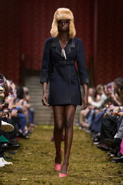 Look 3